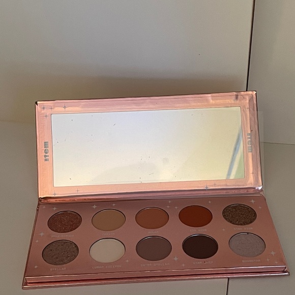 Item Beauty by Allison Rae
In my element eyeshadow Palette - Picture 5 of 8